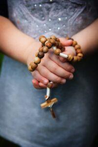child-rosary-200x300.jpg